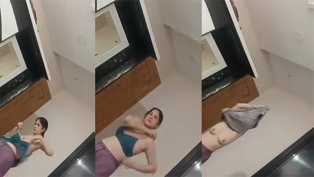 Hotest Aunty Changing Nude Viral Videos